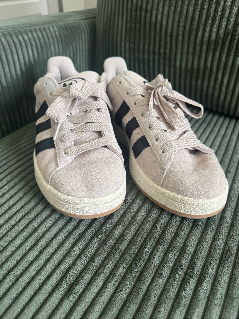 adidas Campus Sneakers in Light gray with Black Stripes
